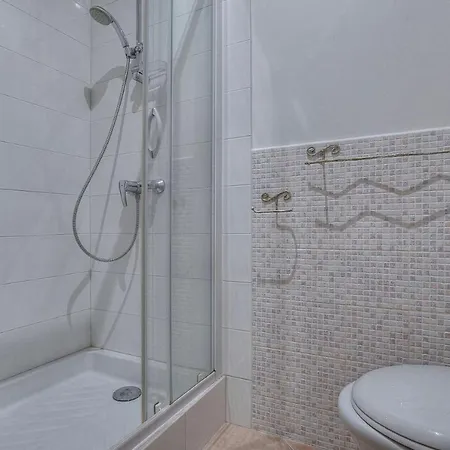 Appartement 2 Pieces Centre Proche Palais A1b245